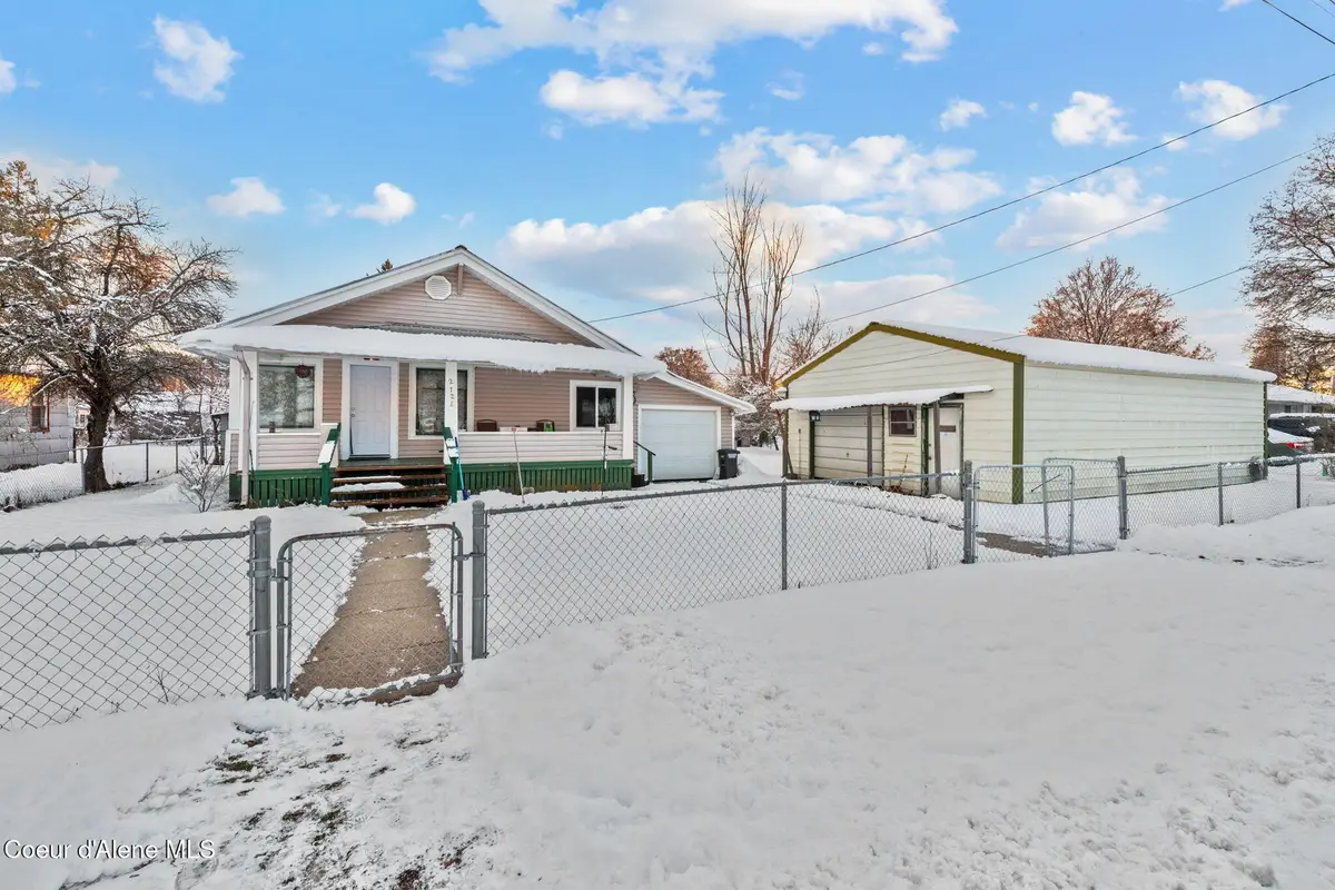 212 E Lincoln AVE, Priest River, ID 83856 - #1