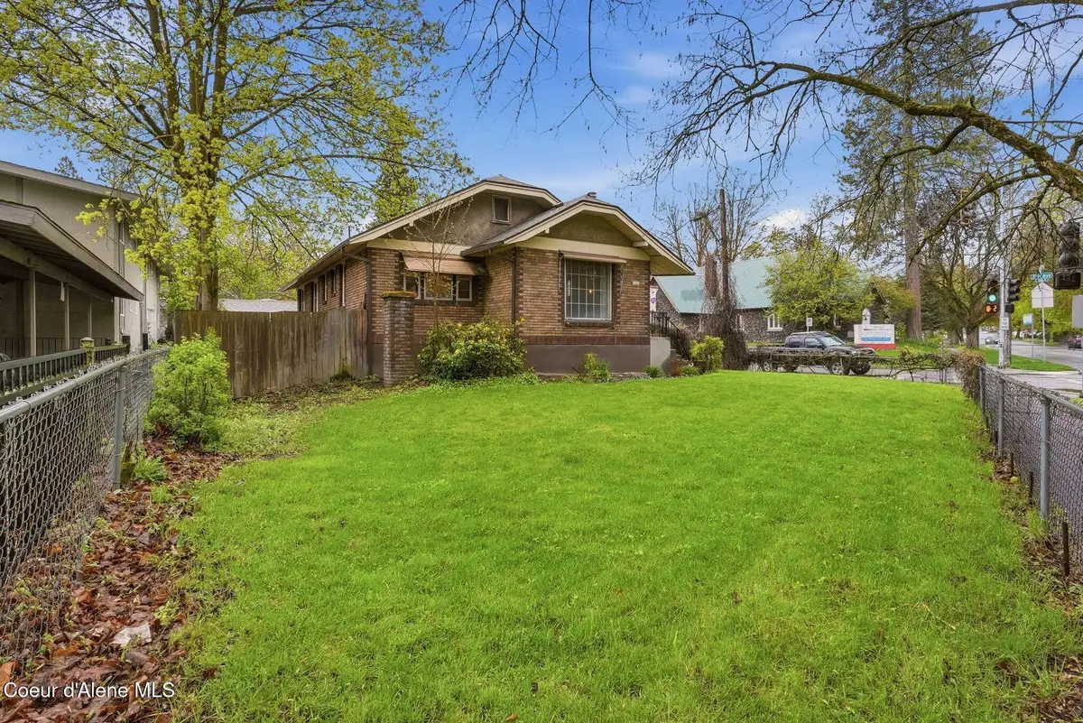 2423 S Grand Blvd, Spokane, WA 99203 - #1