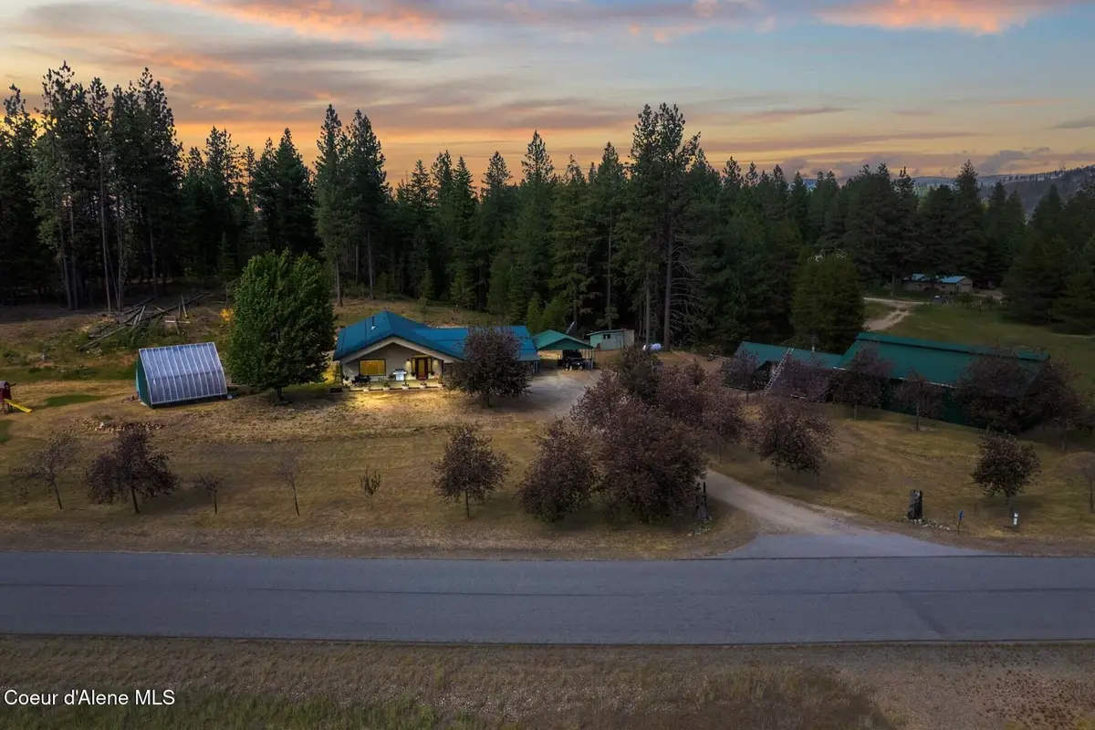 159 Frontier Village, Naples, ID 83847 - #1