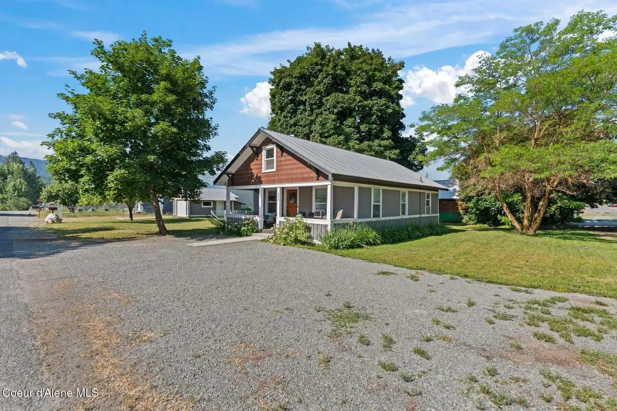 372 E Jefferson Ave, Priest River, ID 83856 - #1