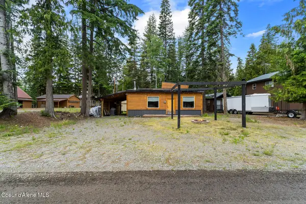 118 Timber LN, Nordman, ID 83848