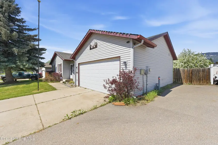 6637 W Silverado ST, Rathdrum, ID 83858 - #2