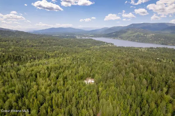 1427 Roop Rd, Cocolalla, ID 83813