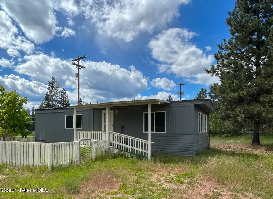 71 E Railroad ST, Moyie Springs, ID 83845 - #2
