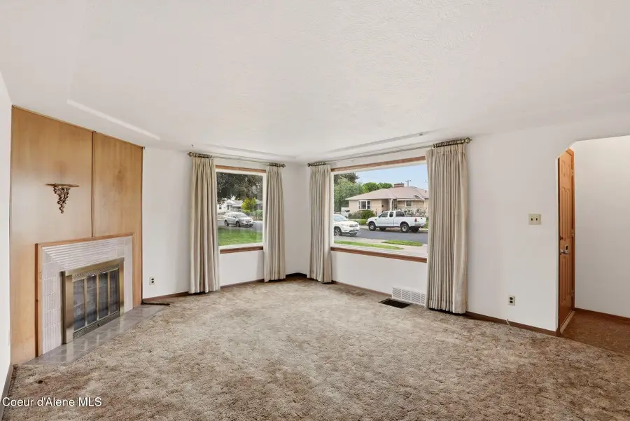 624 E Courtland Ave, Spokane, WA 99207 - #3
