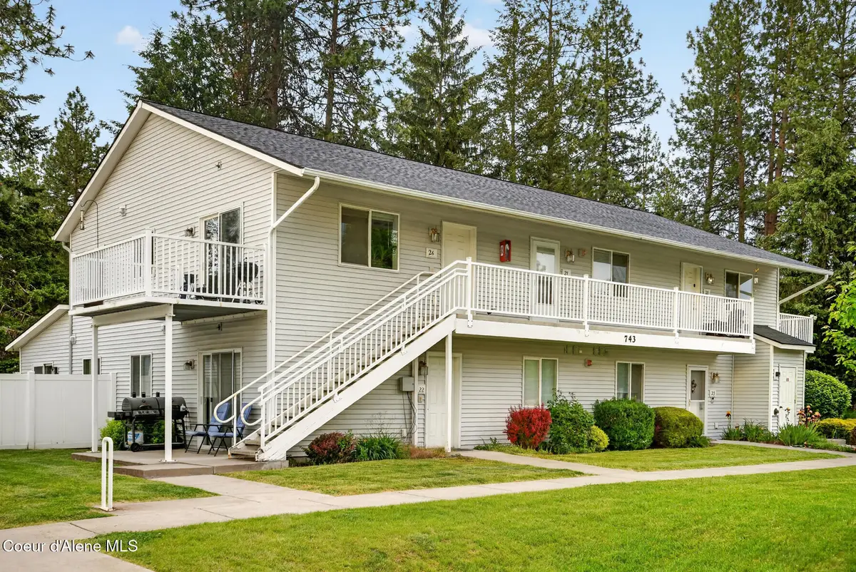 743 E Whispering Pines LN #APT 26, Coeur Dalene, ID 83815 - #1