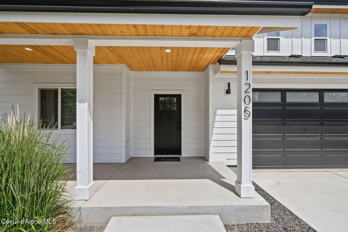 1205 E Adeline AVE, Coeur Dalene, ID 83814 - #1