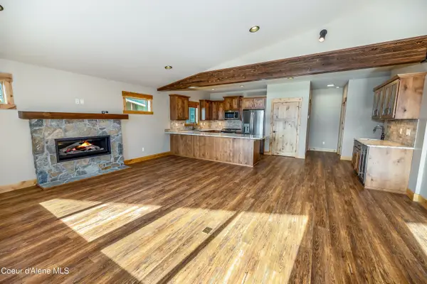 21 Fremont LN #B13, Nordman, ID 83848