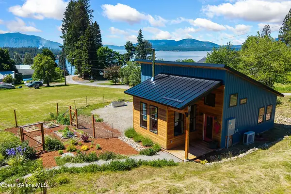 307 Cedar ST, Hope, ID 83836