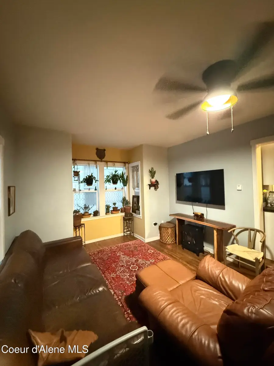 206 W Main Ave, Chewelah, WA 99109 - #2