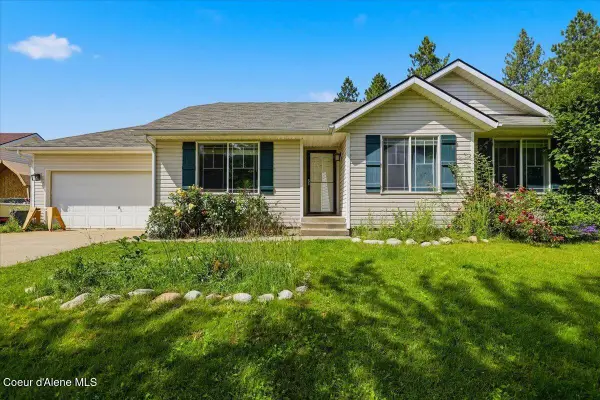 7443 W Macaw LN, Rathdrum, ID 83858