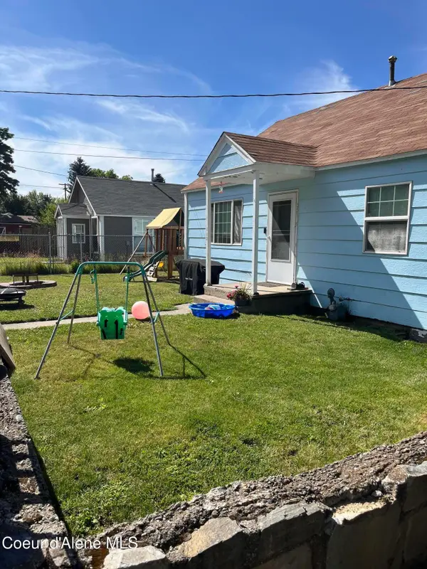 112 E 1st AVE, Smelterville, ID 83868