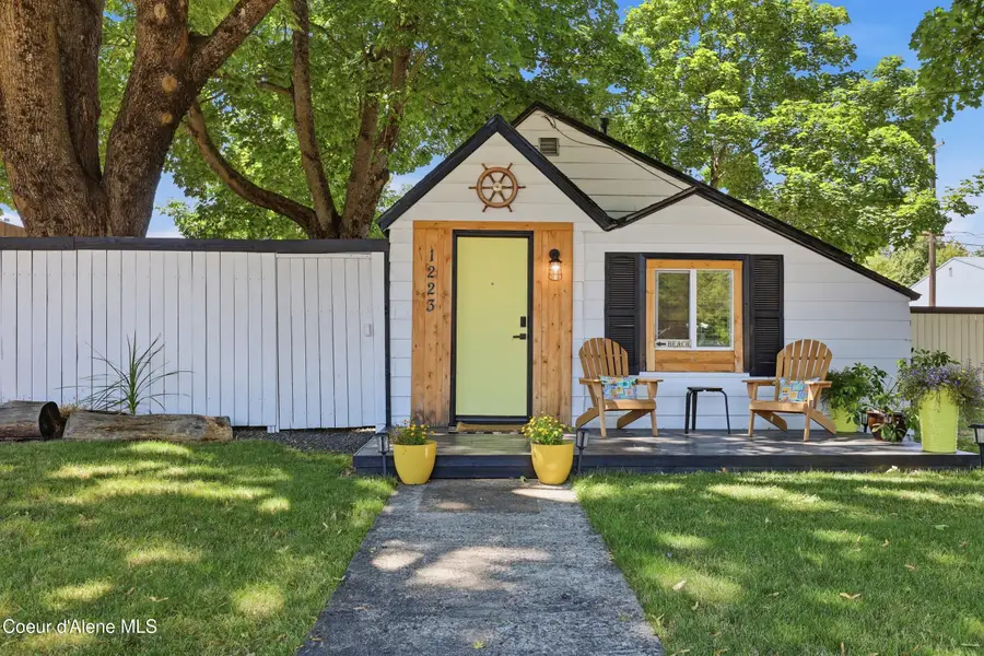 1223 N 1st St, Coeur Dalene, ID 83814 - #2