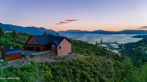 374 Carbine DR, Clark Fork, ID 83811