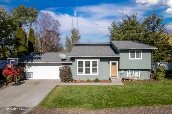1909 W James Crowe DR, Hayden, ID 83835