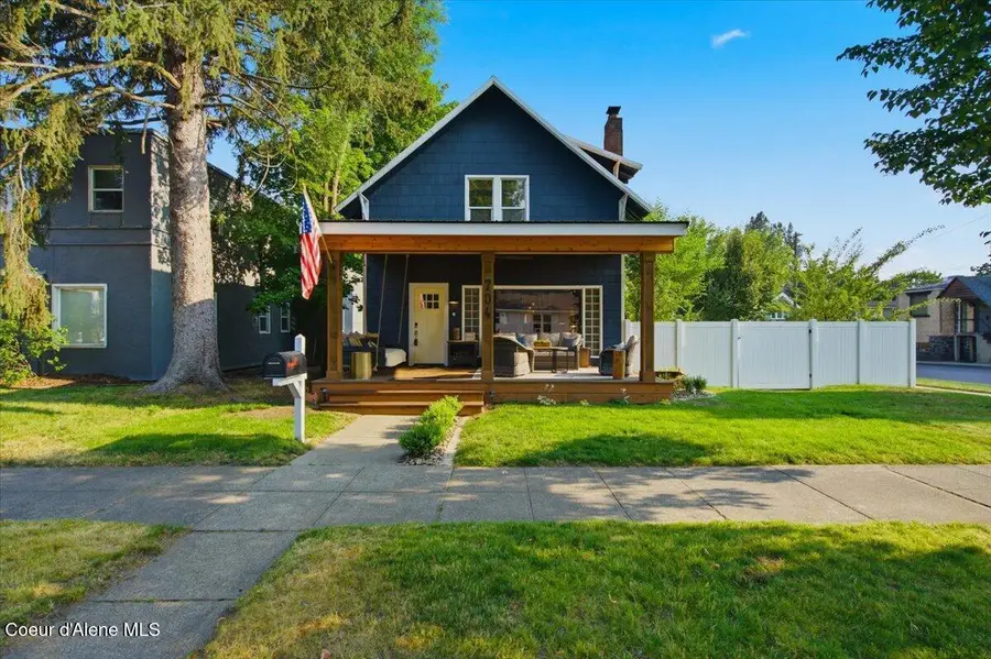 704 E Wallace AVE, Coeur Dalene, ID 83814 - #3
