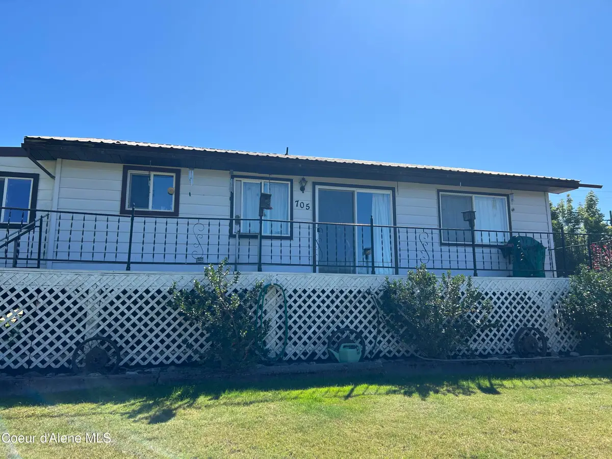 705 Center Ave, Saint Maries, ID 83861 - #1