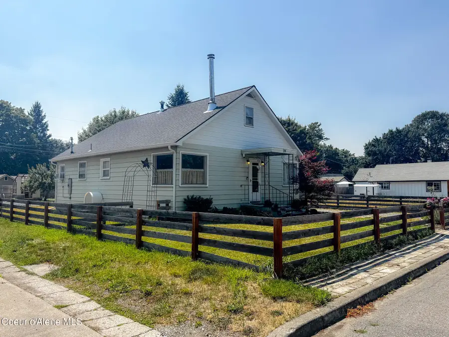 410 W Linden AVE, Coeur Dalene, ID 83814 - #2