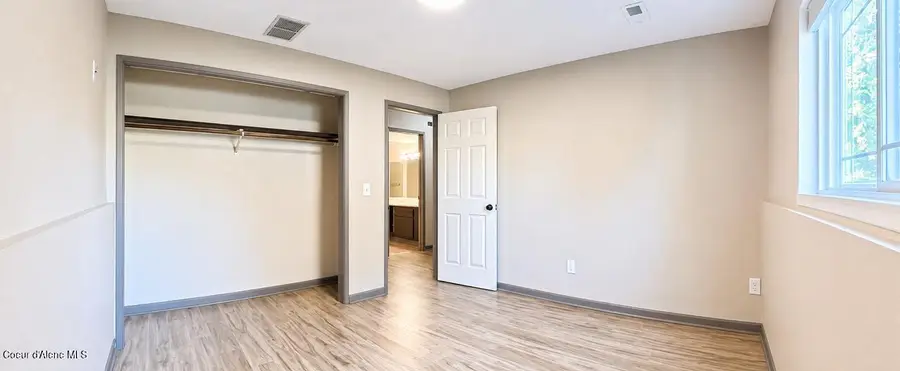1204 N WARREN RD, Spokane Valley, WA 99216 - #2