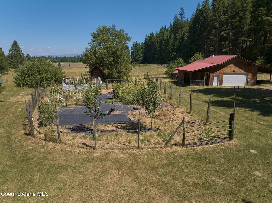 932 GREEN PASTURE RD, Naples, ID 83847 - #3