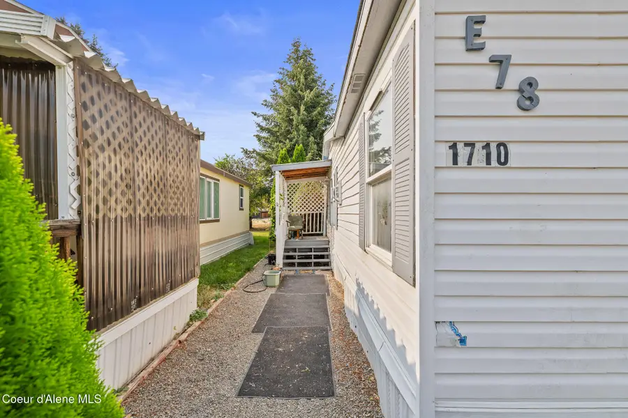 1710 W Yorkshire AVE, Coeur Dalene, ID 83815 - #2