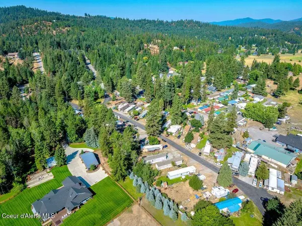 11776 N Hauser Lake RD #SPC 17, Hauser, ID 83854
