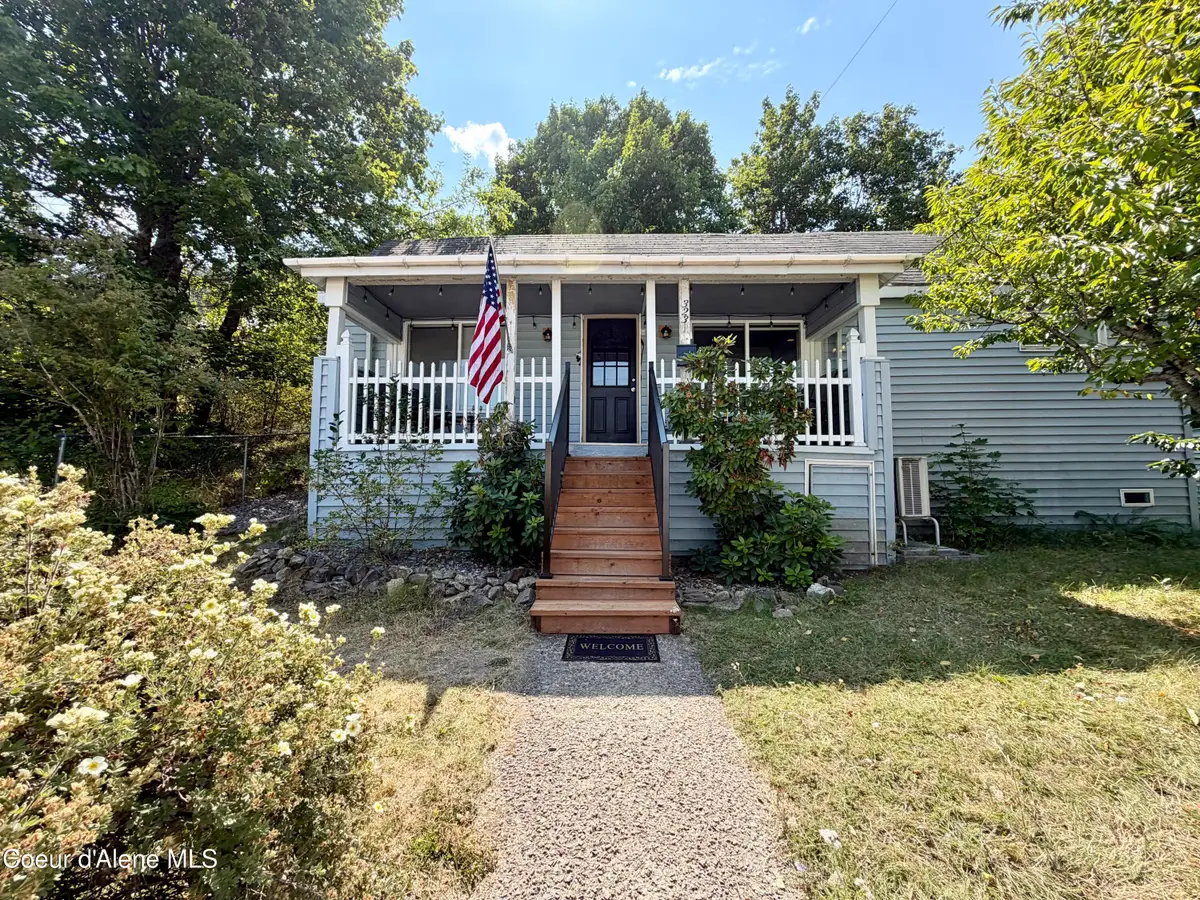 323 W Park Ave, Kellogg, ID 83837 - #1