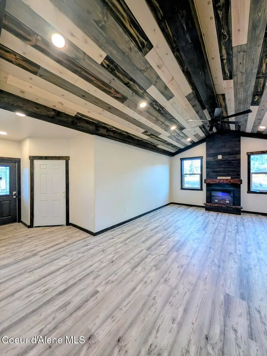 6856 Selkirk St, Bonners Ferry, ID 83805 - #2