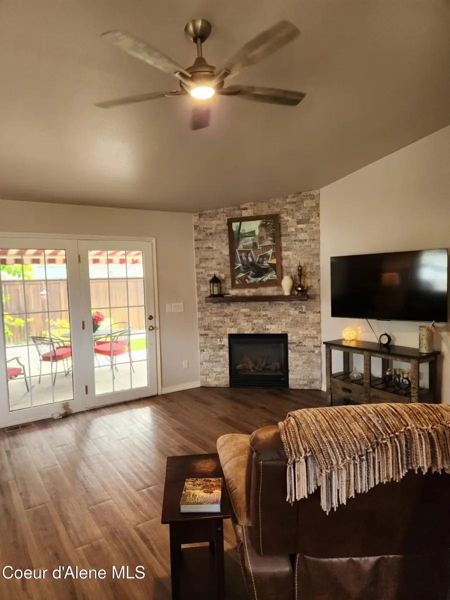 190 E Jeffrey Pine Ln #2, Coeur Dalene, ID 83815 - #3