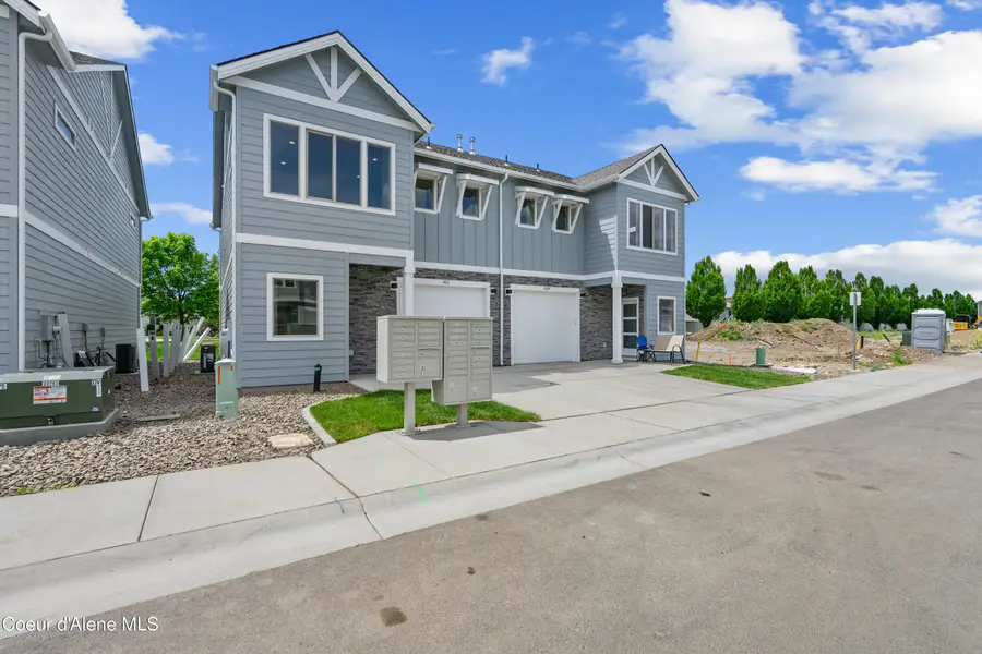 665 N Galbraith Lp, Post Falls, ID 83854 - #3