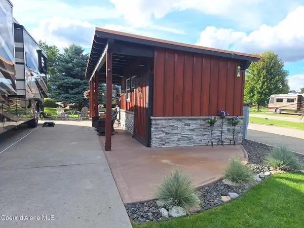 8 Bogie Ln, Blanchard, ID 83804