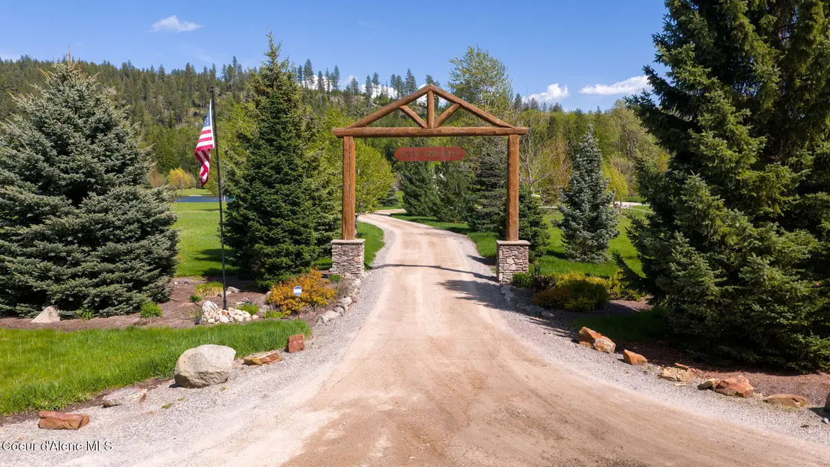 289 Gold RD, Naples, ID 83847 - #1