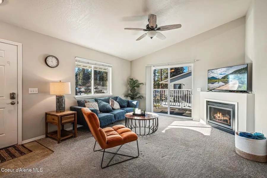 723 E Whispering Pines LN #APT 19, Coeur Dalene, ID 83815 - #2
