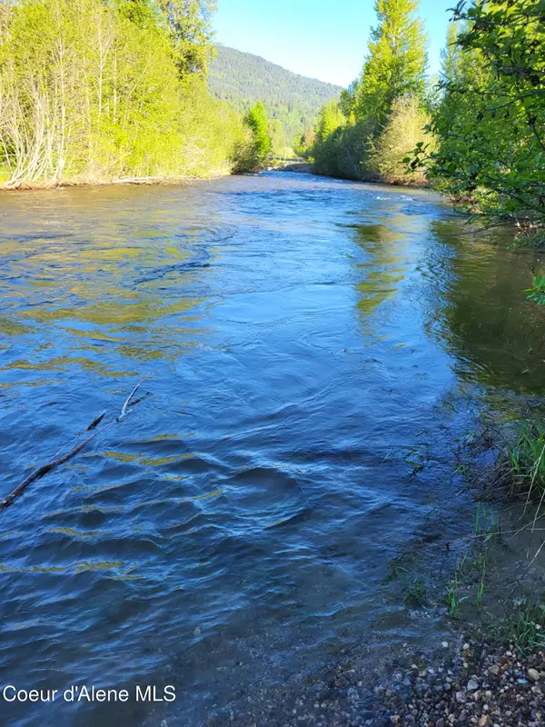 5101 Deep Creek Loop, Bonners Ferry, ID 83805