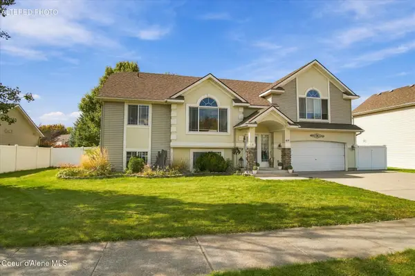 8175 N Salmonberry Lp, Hayden, ID 83835