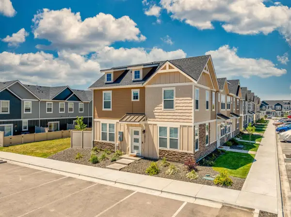 10711 W W Brownstone Ln, Boise, ID 83709