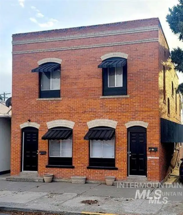 339 Idaho St, Gooding, ID 83330 - #1