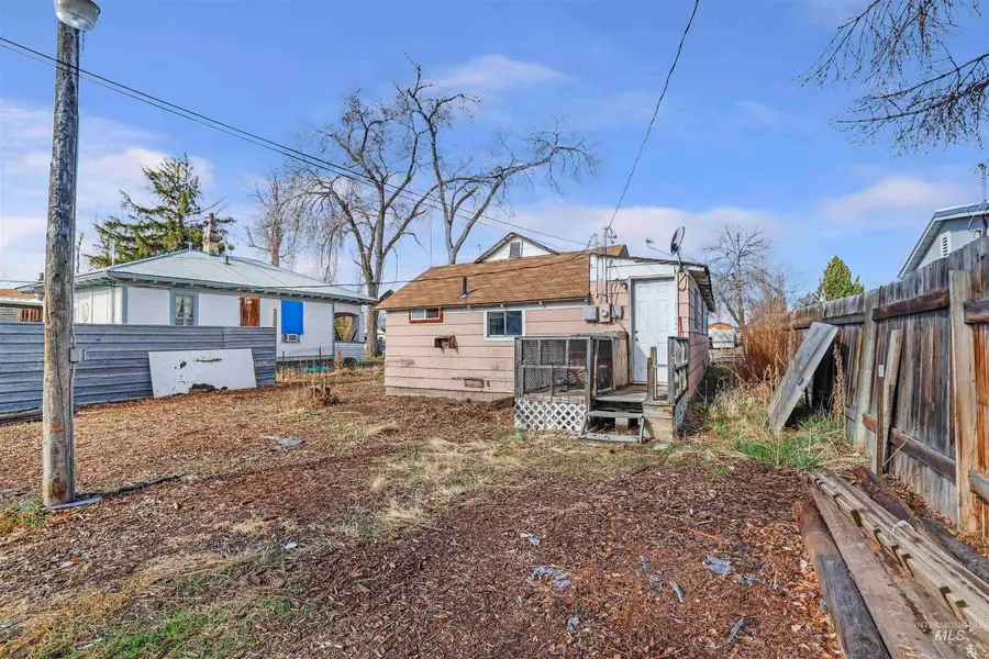 530 Utah St, Gooding, ID 83330 - Image #2
