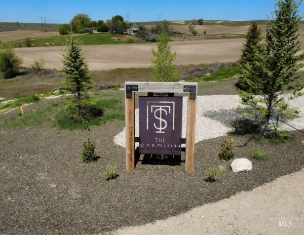27296 Iron Horse Dr, Caldwell, ID 83607