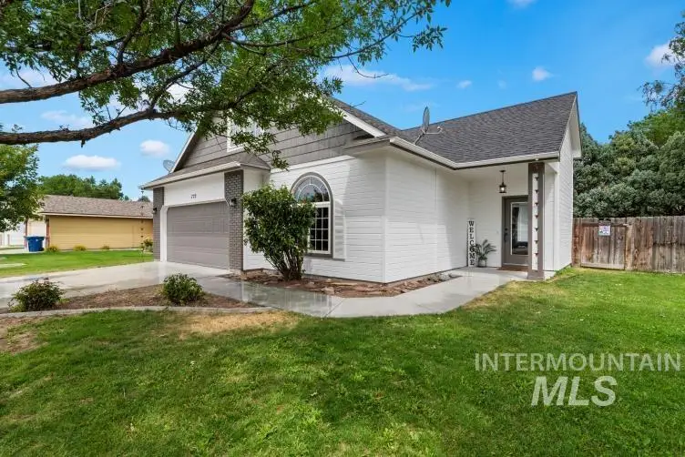 722 S Bonneville Dr, Nampa, ID 83686 - Image #2