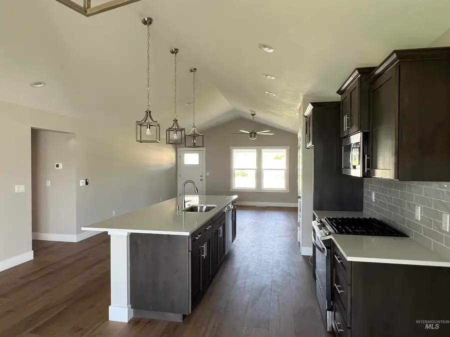 812 N 5th St, Nyssa, OR 97913 - #3