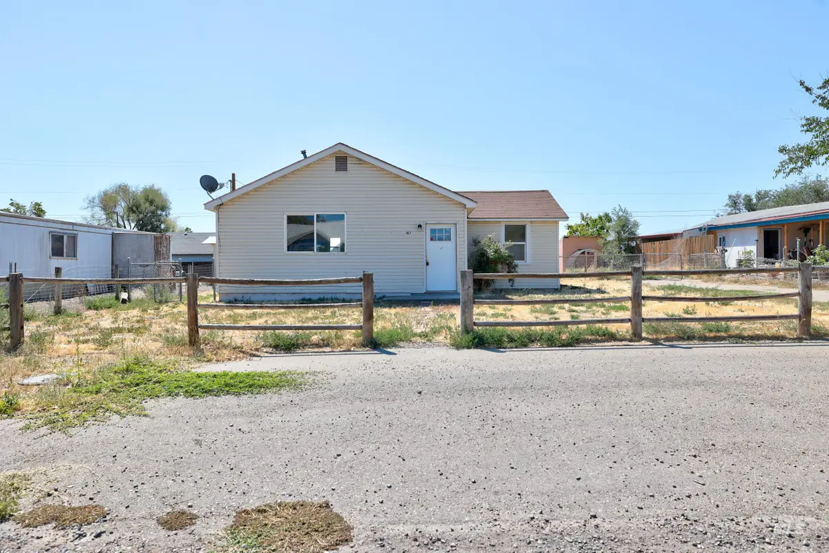 167 W 3rd Ave, Glenns Ferry, ID 83623 - #1