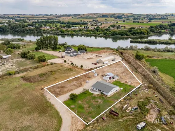 3697 Watson Ln, Homedale, ID 83628