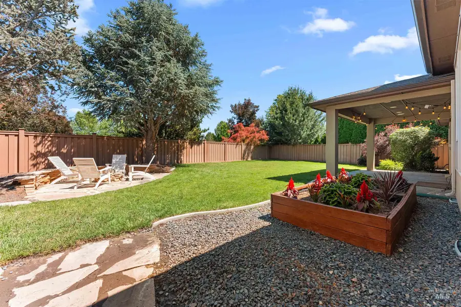 268 S Streamleaf Ave, Star, ID 83669 - Image #2