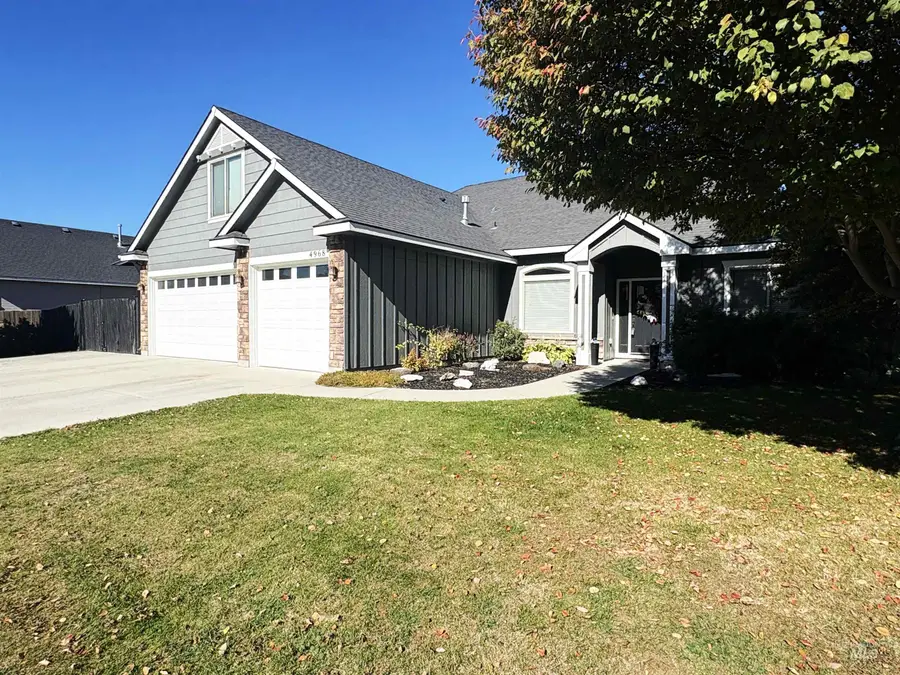 4968 W Mcmurtrey St, Meridian, ID 83646 - Image #2