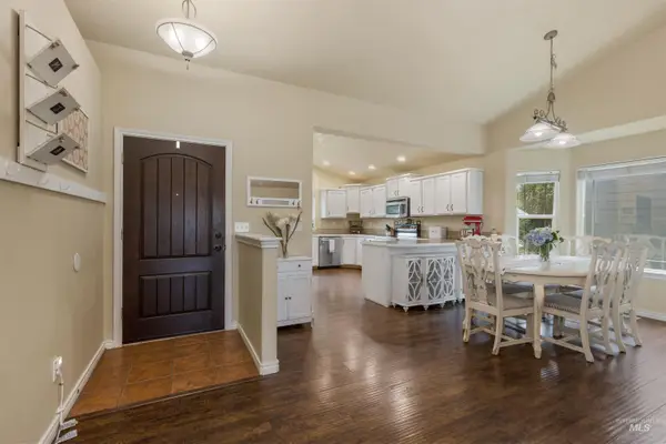 2493 S Skyview Dr, Nampa, ID 83686