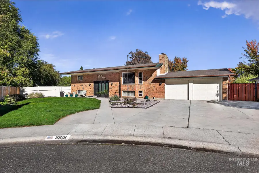 3916 N Buckingham Pl, Boise, ID 83704 - Image #2