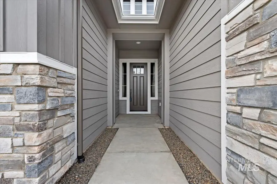 779 W Buroak Dr, Meridian, ID 83642 - Image #2