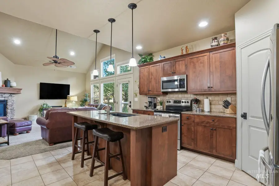 6107 Hazelbrook Lane, Garden City, ID 83714 - Image #2