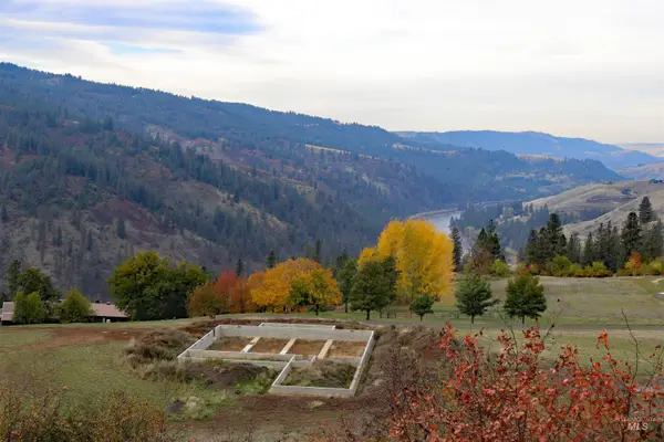 19975 Orchard Lane, Lenore, ID 83541